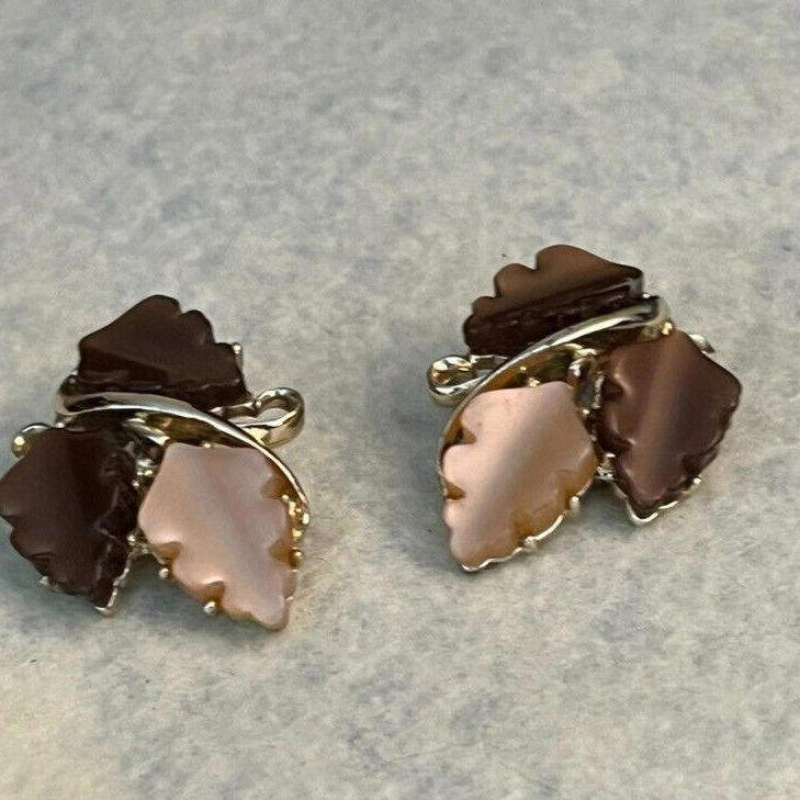 Gorgeous Vintage Brown Milk Glass Leaf Clip Earrings